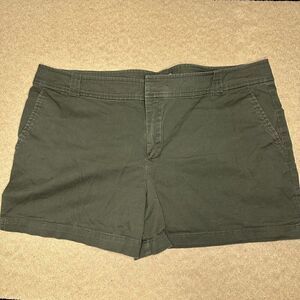 New York & Co Green Shorts Low Rise Women’s Size 14
